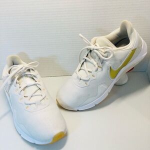 Nike Legend Essential 2